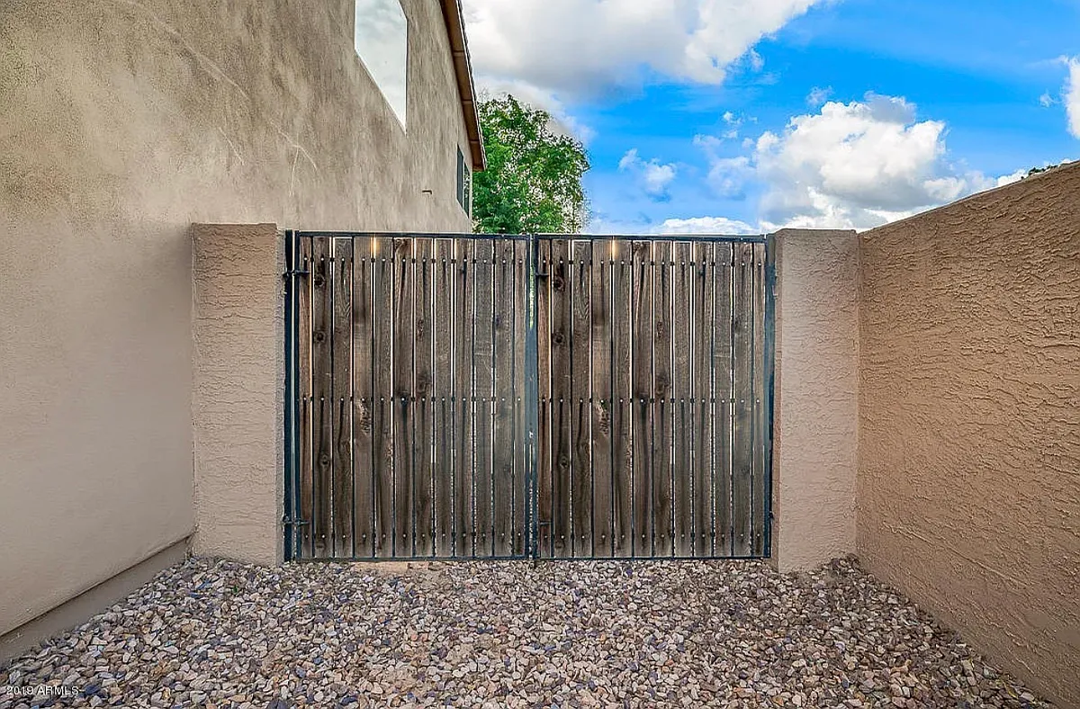 Building Photo - 2446 S Sorrelle
