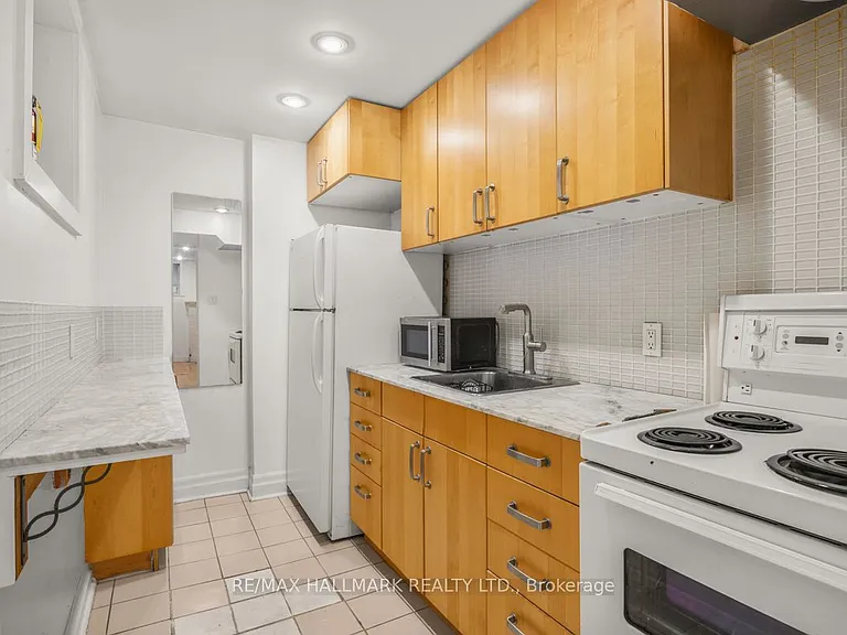 483 Parkside Dr #LOWER — Photo 5