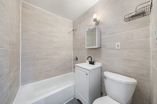 Bathroom, photo 1