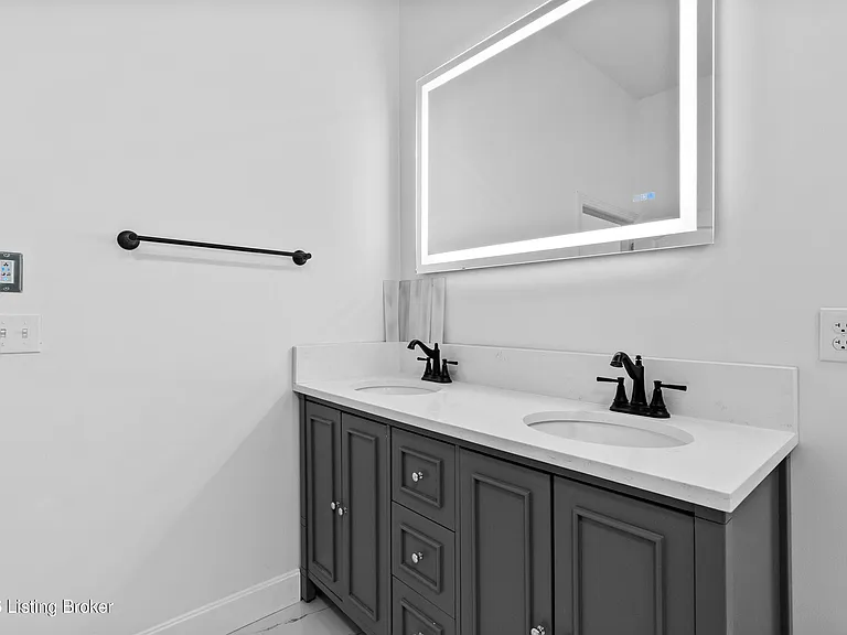 540 S 4th St #401 — Photo 45