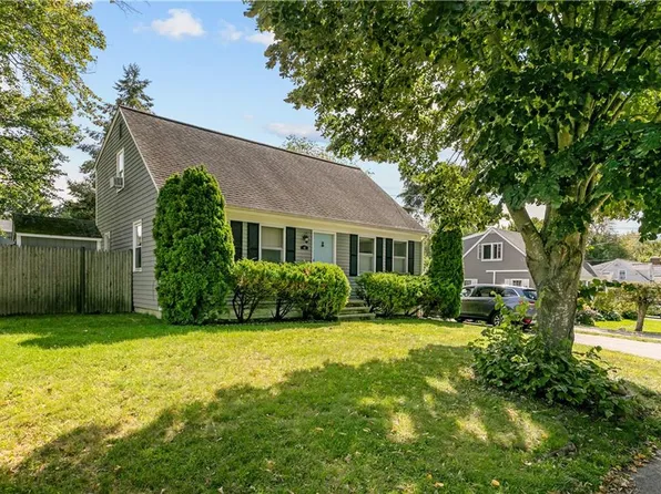 62 Beachmount Ave, Bristol, RI 02809