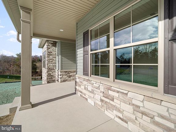 5th image of 20 Helens Dr