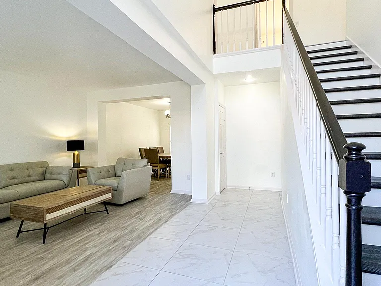 4772 Windsor Ave — Photo 3