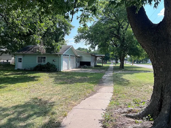 326 E 3rd St, Douglass, KS 67039