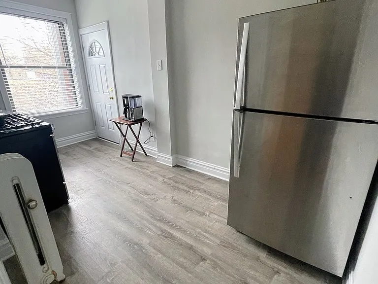 631 W Roscoe St #D3 — Photo 4