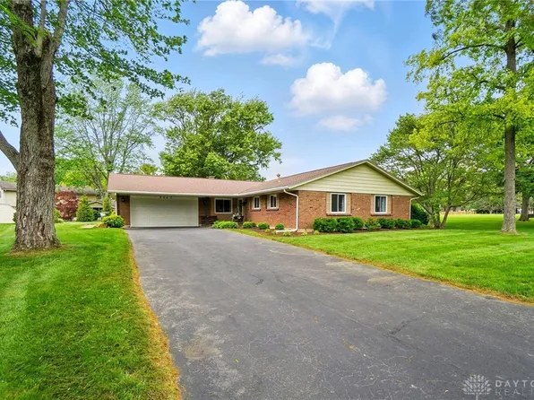 5547 Forest Bend Dr, Dayton, OH 45429