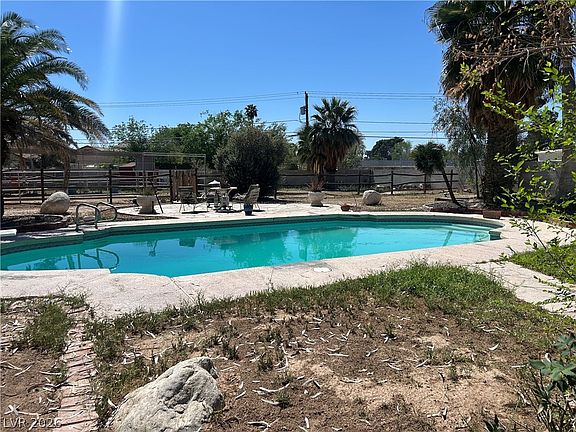 2nd image of 5805 Paseo Montana