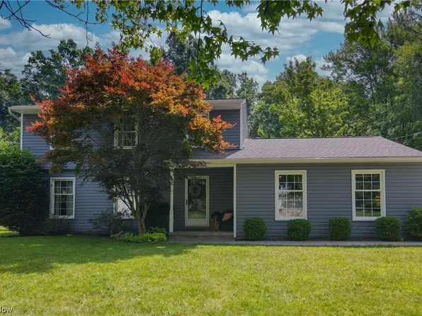 135 Pineland Dr, Akron, OH 44321