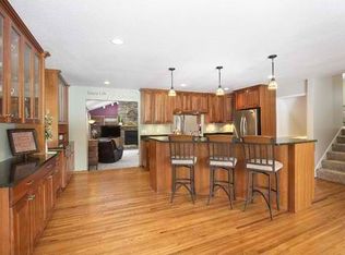 15520 3rd Ave N, Plymouth, MN 55447