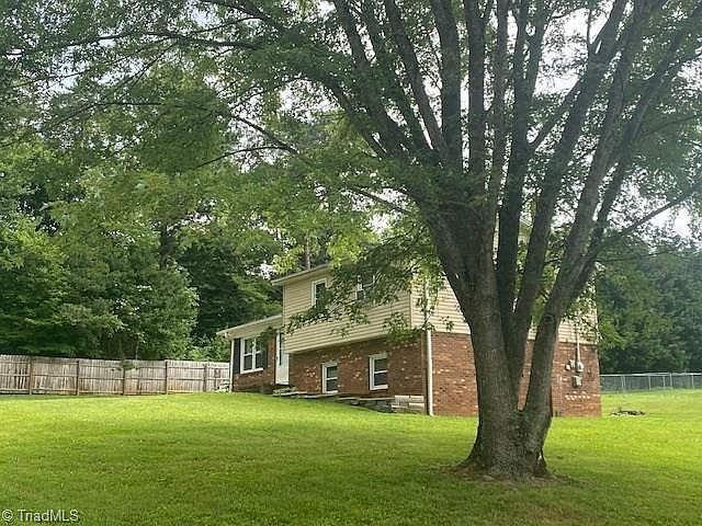 1st image of 200 Lynnewood Dr