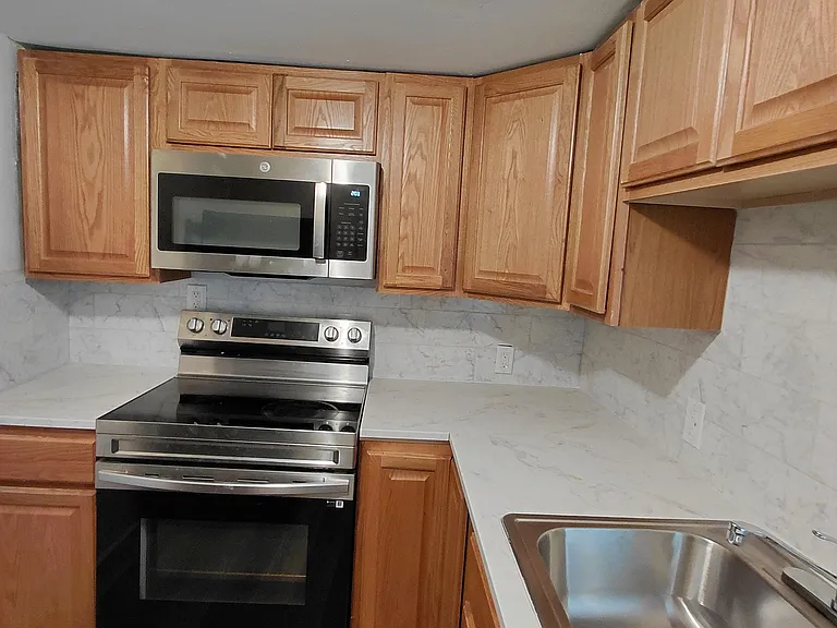 South Main Apartments — Photo 35