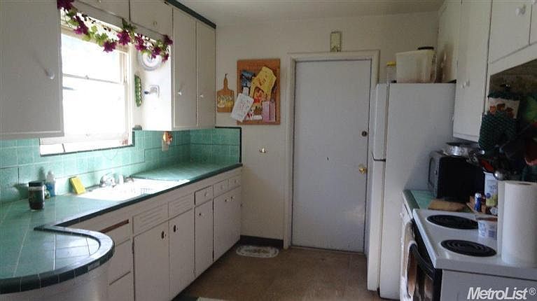 2nd image of 208 Trask Ln