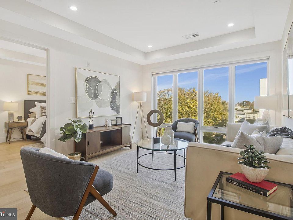 1st image of 1654 K St NE #8