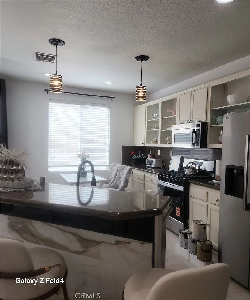 3 bed, 1714 sqft, $5,800 — Photo 1