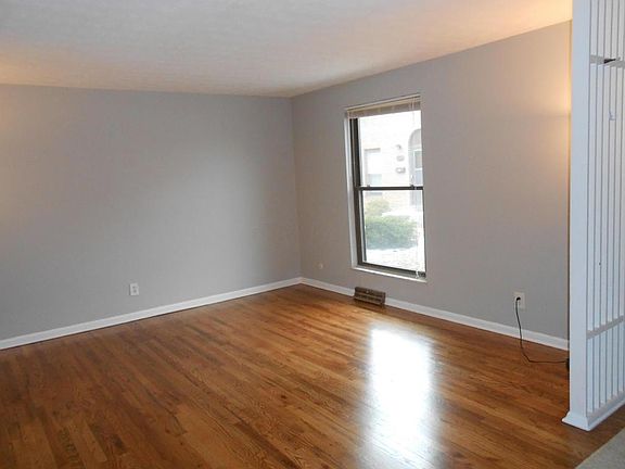 4th image of 1905 N Willoway Cres