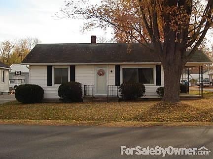 Front view of house at Yankeetown (2nd St.) and Hammond St. on corner lot