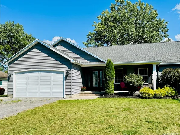 26 Valle Dr, Batavia, NY 14020