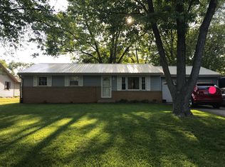 2715 Overhill Rd, Pekin, IL 61554