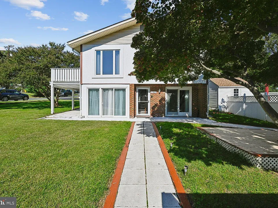 1185 Bayview Vis