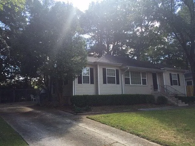 1106 Lindridge Dr NE