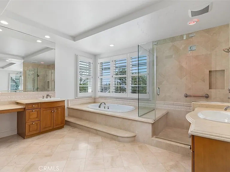 17 Colonial Dr — Photo 18