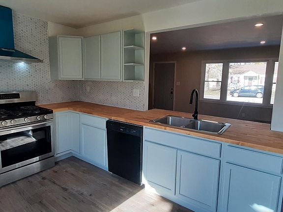 Open concept kitchen to living room