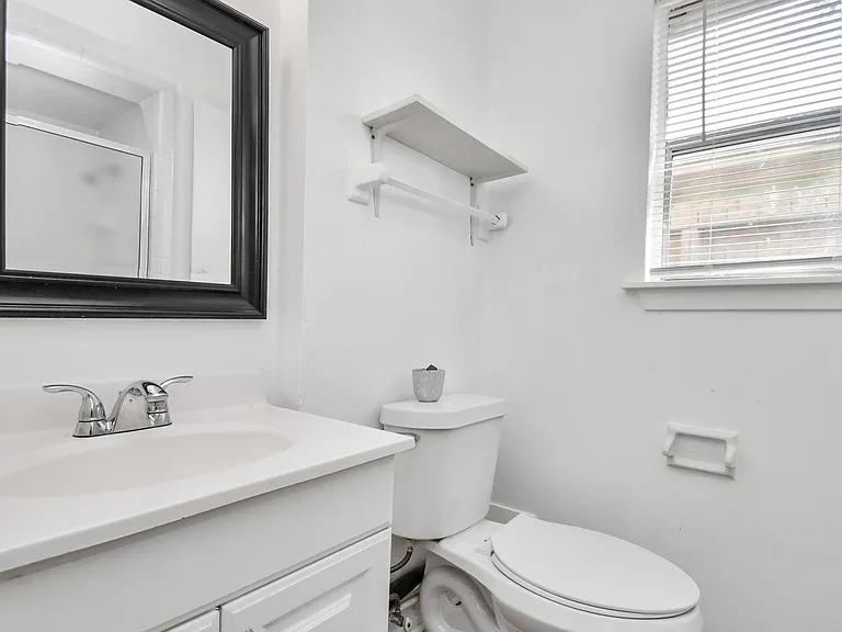 530 Westshire Dr — Photo 13