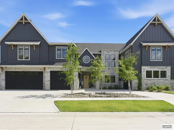 29003 Mary St, Valley, NE 68064