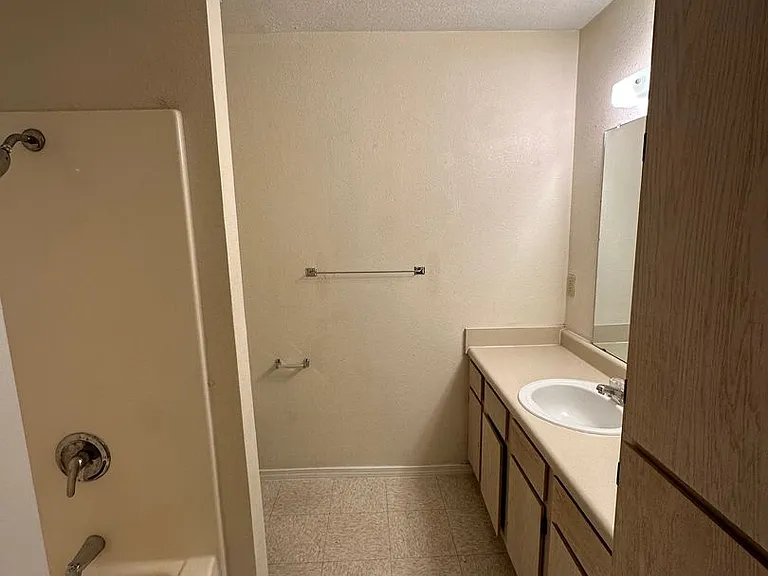 Echols 1500 - Sedona Apartments — Photo 13
