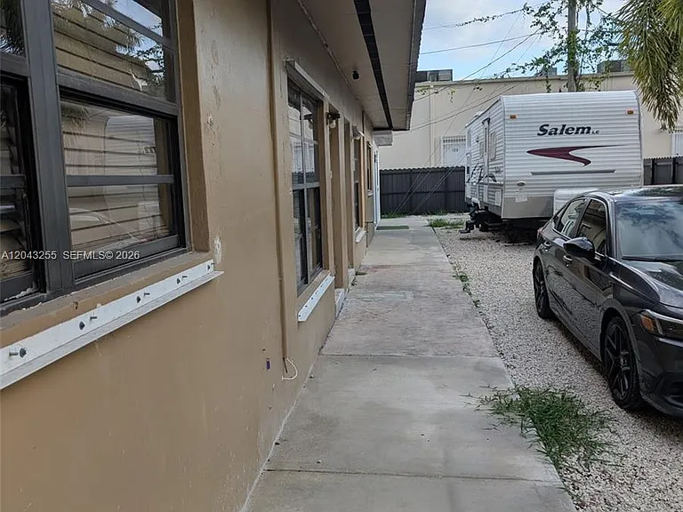 633 NW 1st St #2 — Photo 1