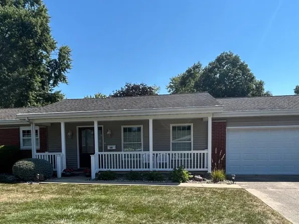 418 Orchard Ln, Arthur, IL 61911