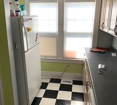 5th image of 301 Clarence Ave