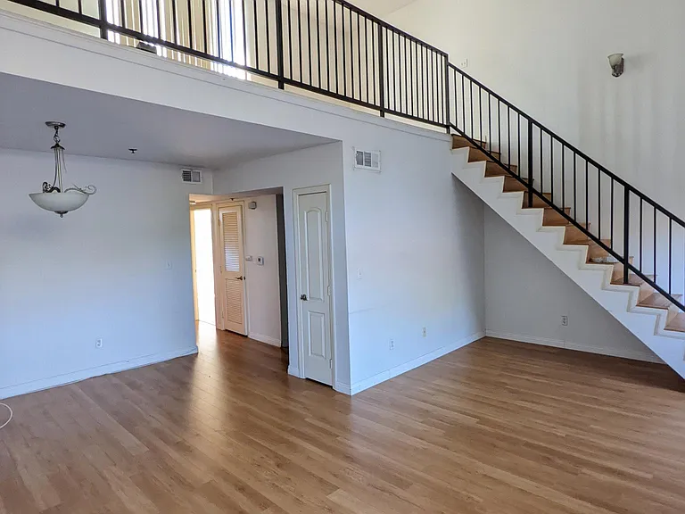 811 N Hayworth Ave #203 — Photo 4