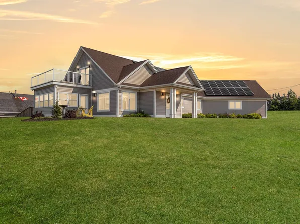 80 Pine St, Charlotte Parish, PE C1E 2W2