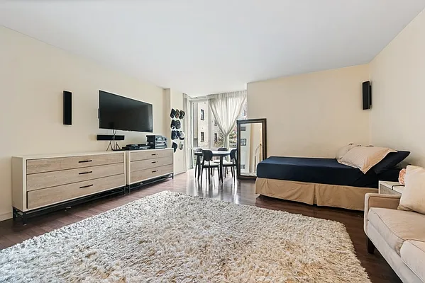 Rented by Compass | media 16