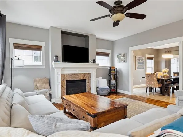 933 SW Ovation Dr, Lees Summit, MO 64081