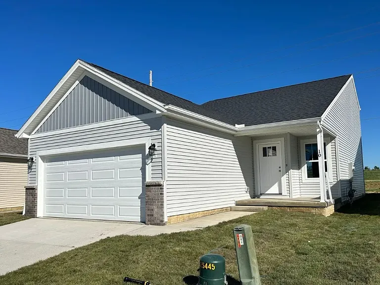 Megan Court Homes — Photo 2