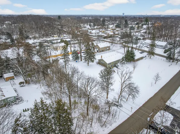 35563 N Hillside Ave, Round Lake, IL 60073