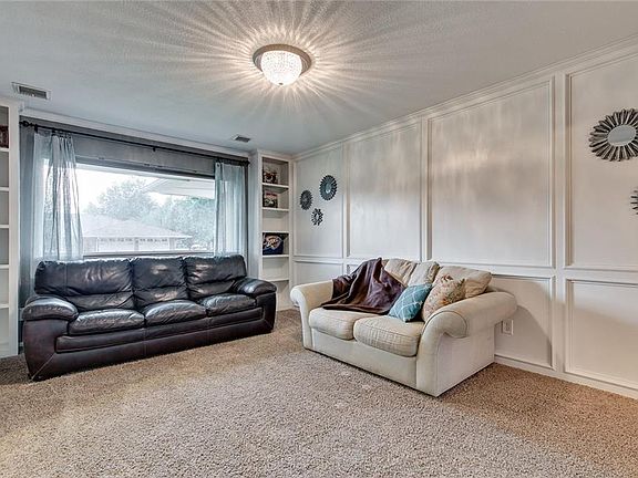 5th image of 2933 Berkshire Way
