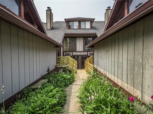 1539 Treetop Trl, Akron, OH 44313