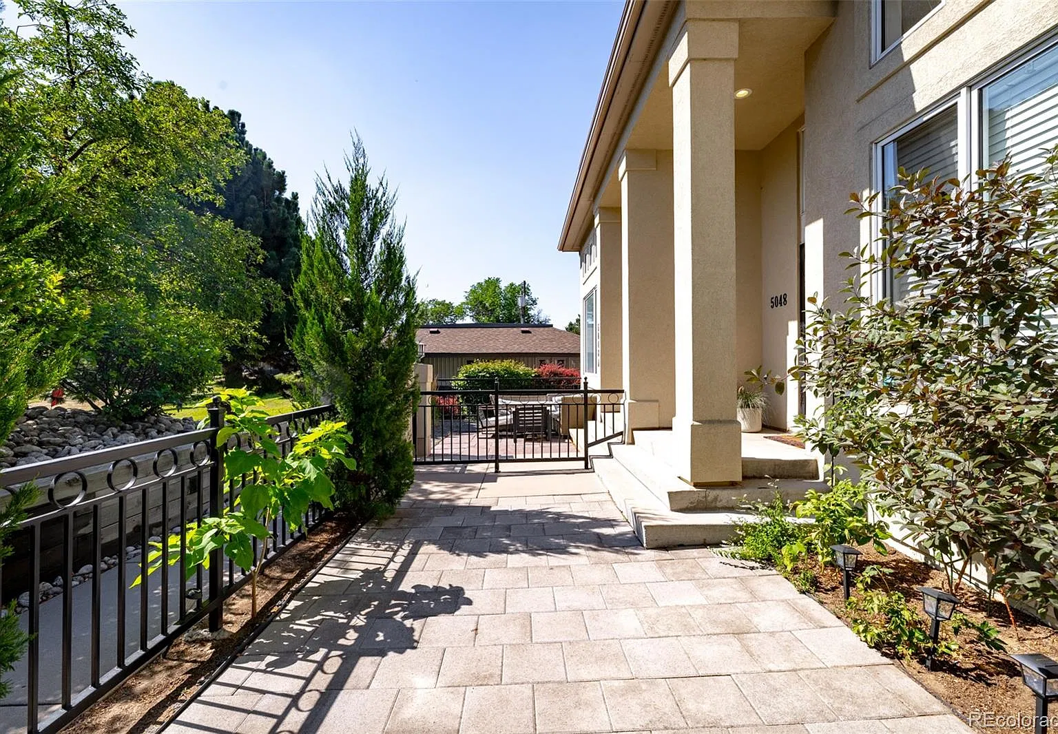 3 bed, 3.5 bath, 1995 sqft, $4,300 — Photo 2