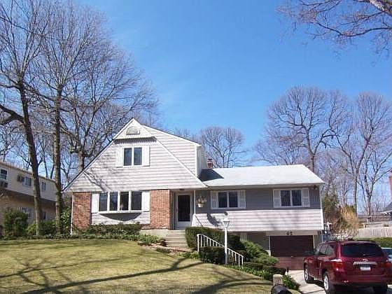 1st image of 62 Boxwood Dr