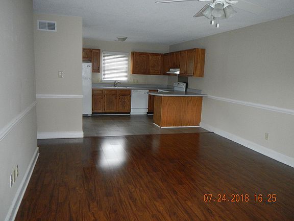 2nd image of 611-8 Main St