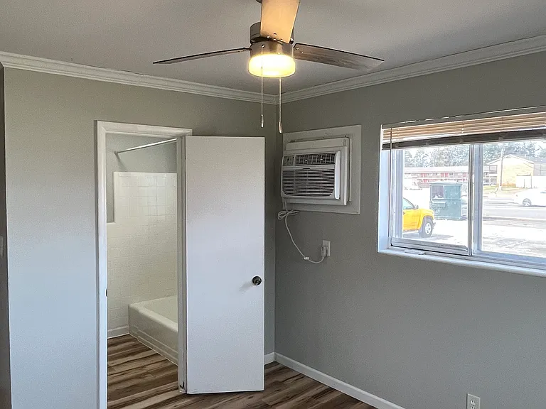 2220 Memorial Pkwy NW #A6 — Photo 6