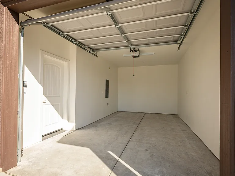 906 N Olive Ave — Photo 15