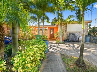 353 Greenbrier Dr, Palm Springs, FL 33461