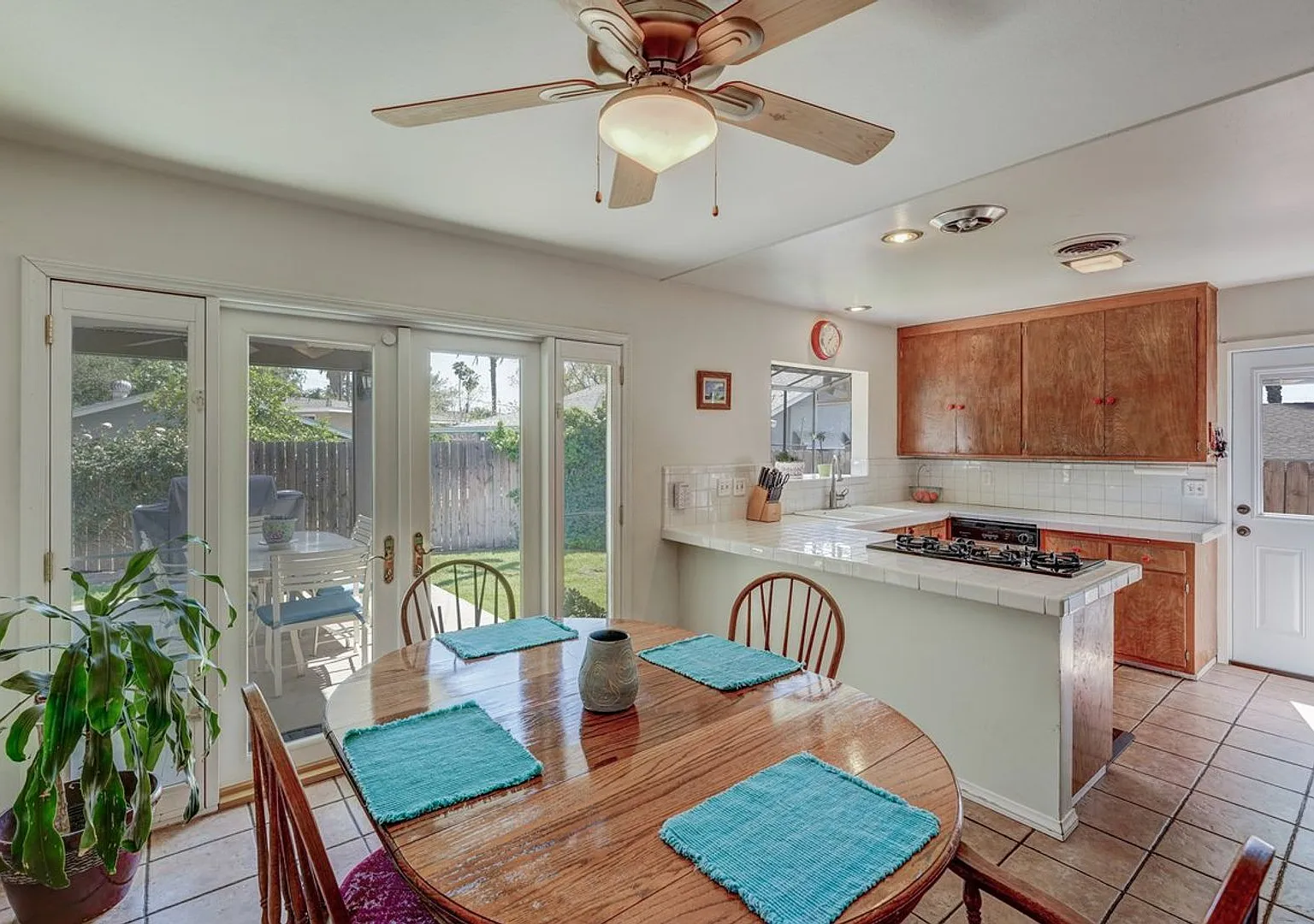 House for Rent- 4 bedrooms 2 baths, within walking distance of UC Riverside — Photo 4