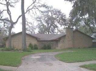 201 Nasturtium St, Lake Jackson, TX 77566