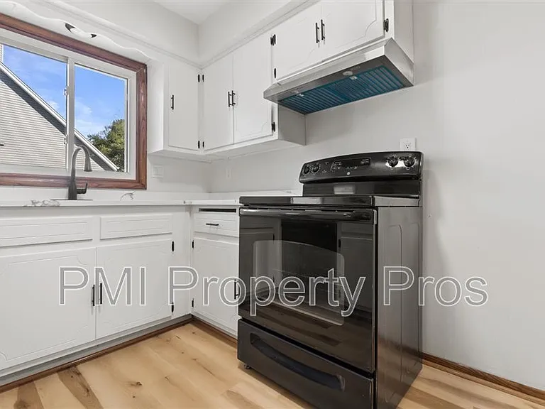 8150 S 88th St — Photo 13