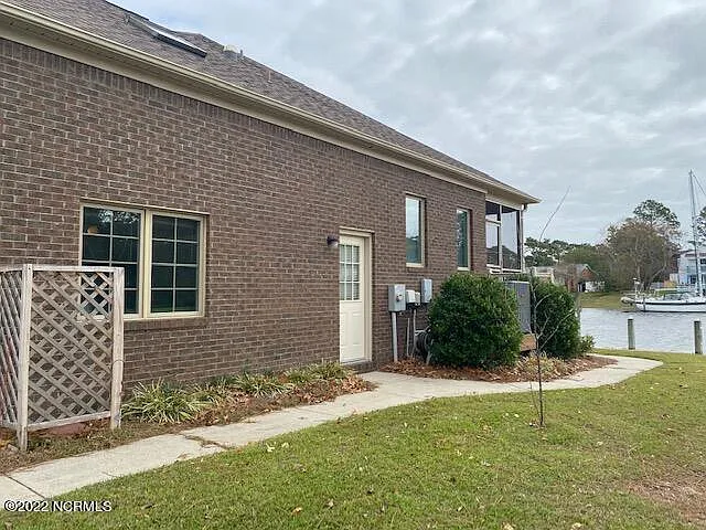 906 Diamond Ct — Photo 7